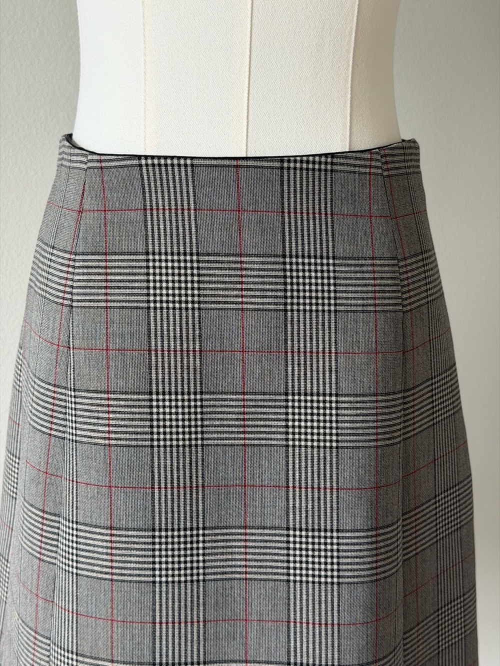 Modern Babaton Gray Glen Plaid Mini Skirt with Red Windowpane - Picture 3 of 12